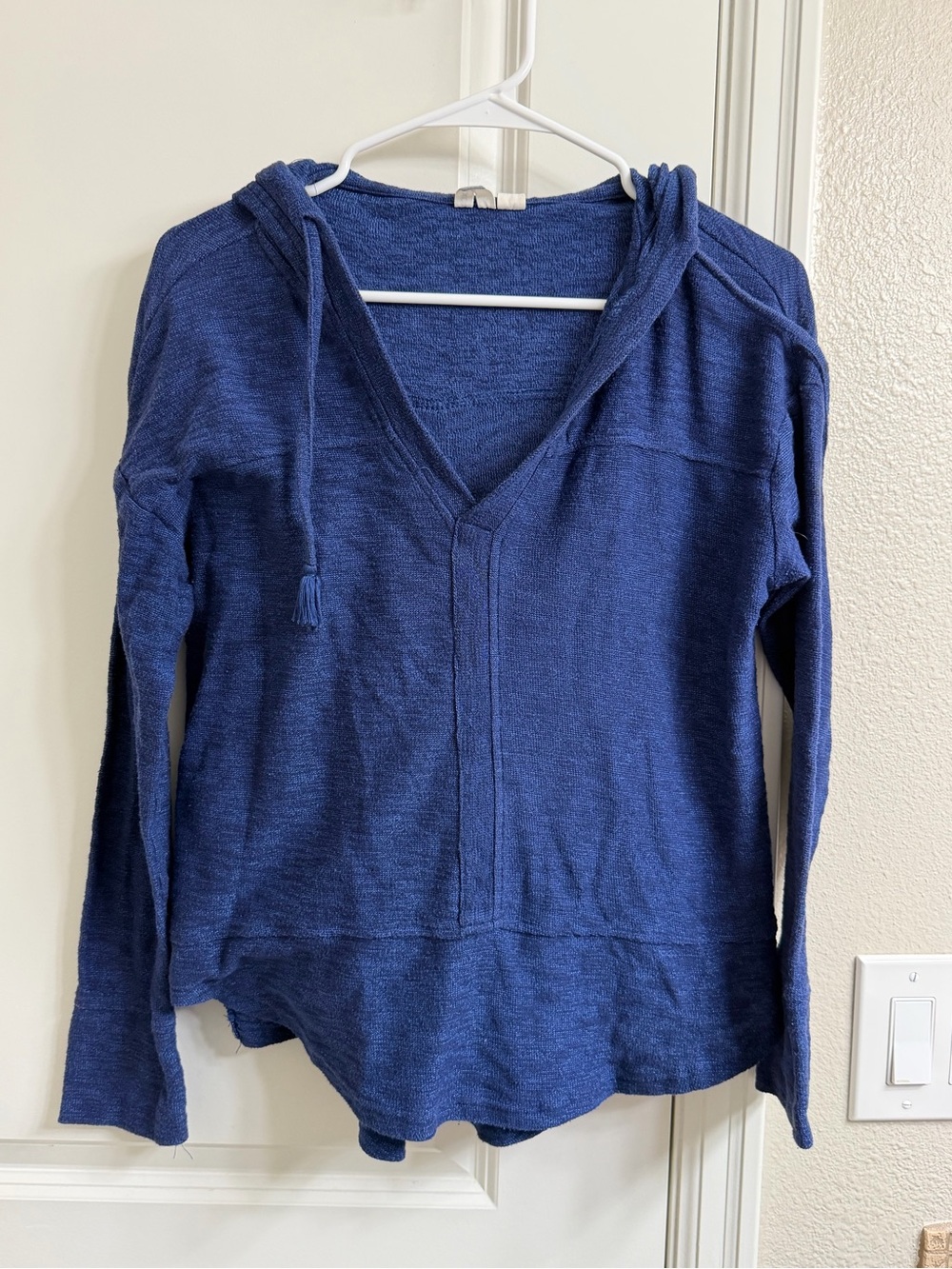 Roxy Women's Casual V-Neck Hooded Knit Top in Deep Blue
